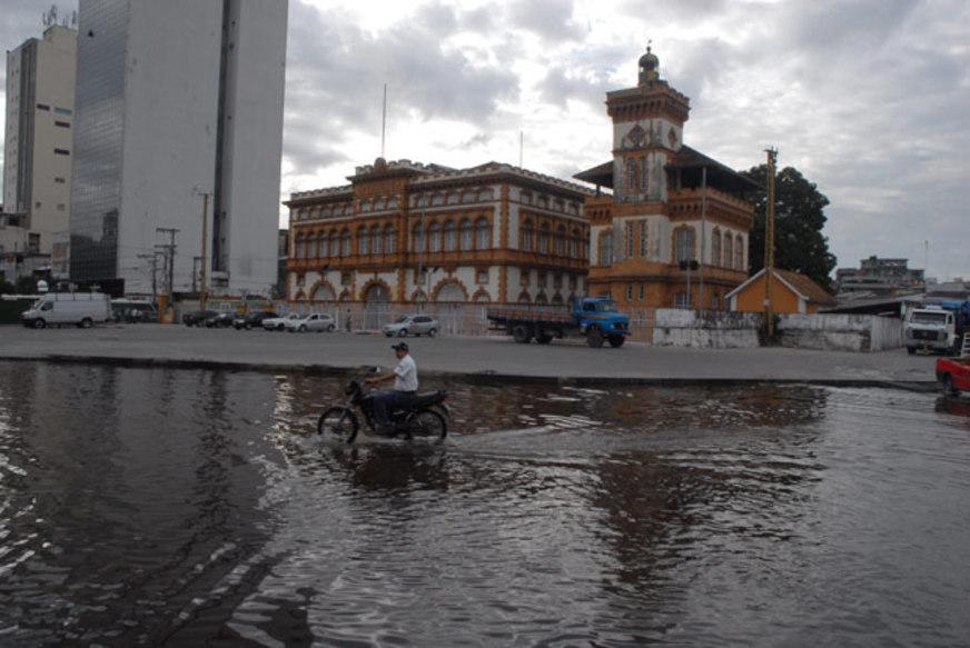 Nível do rio Negro baixa mais 2 centímetros, nesta terça (5)