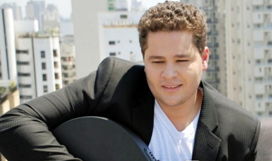 Cantor Pedro Leonardo pode voltar a ficar em pé na próxima semana