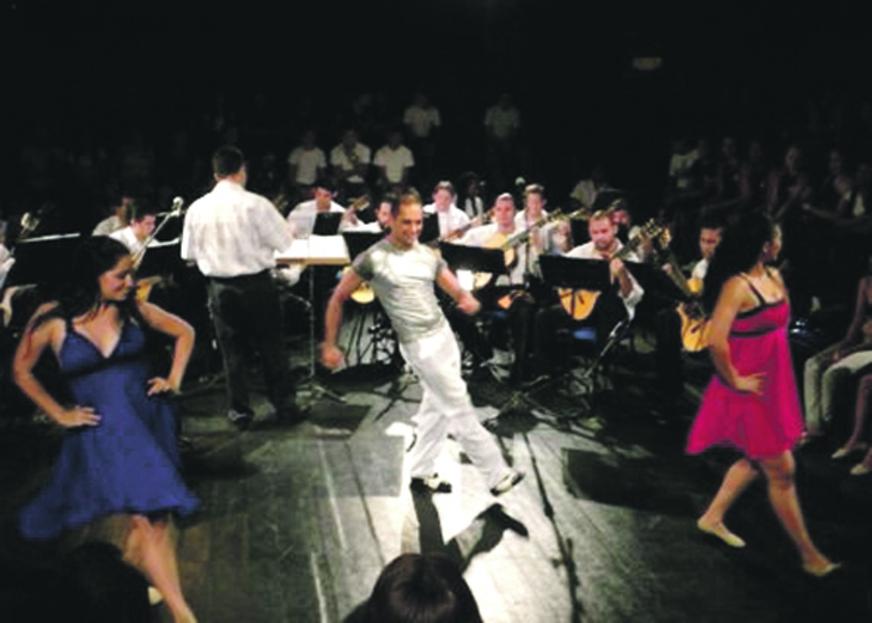 ‘Ópera bem popular’ é a atração principal no Teatro Amazonas