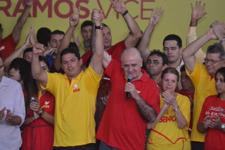 Serafim Corrêa (PSB) oficializa candidatura com discurso otimista, em Manaus