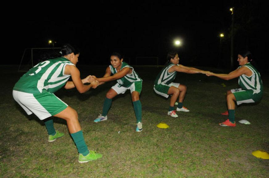 Meninas do Iranduba migram do campo pra areia