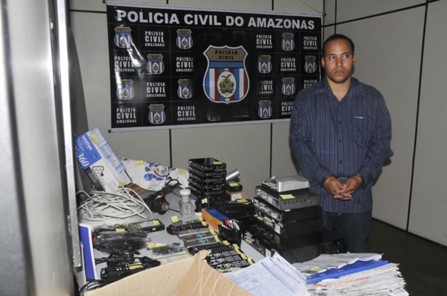 Polícia prende suspeito de fraudar serviços de TV e internet a cabo