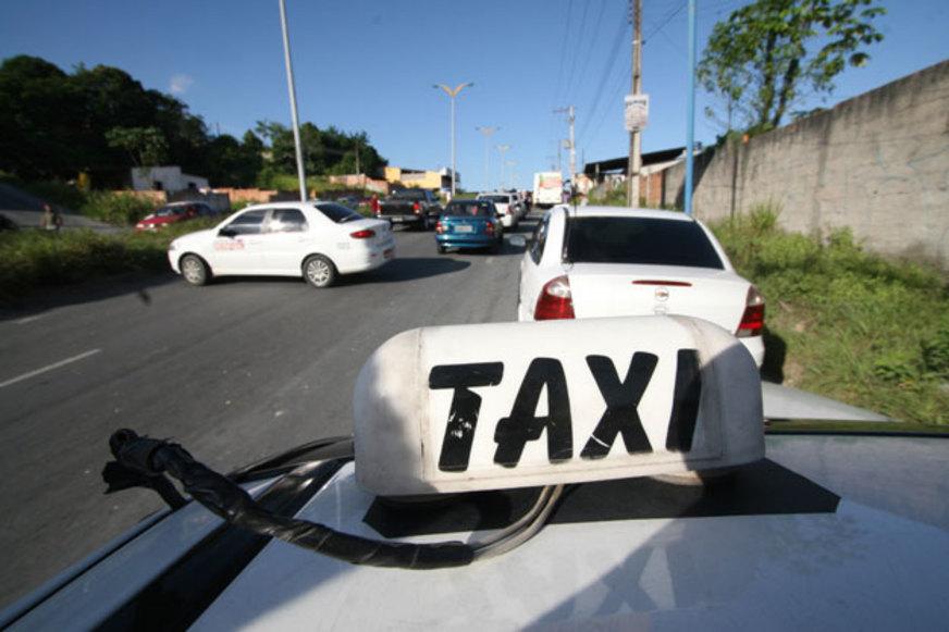 Lei prevê cabines blindadas para taxistas em Manaus