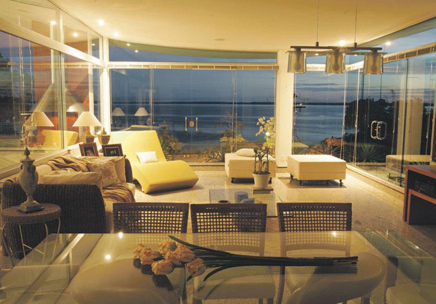 A beleza das casas que “veem” os ambientes