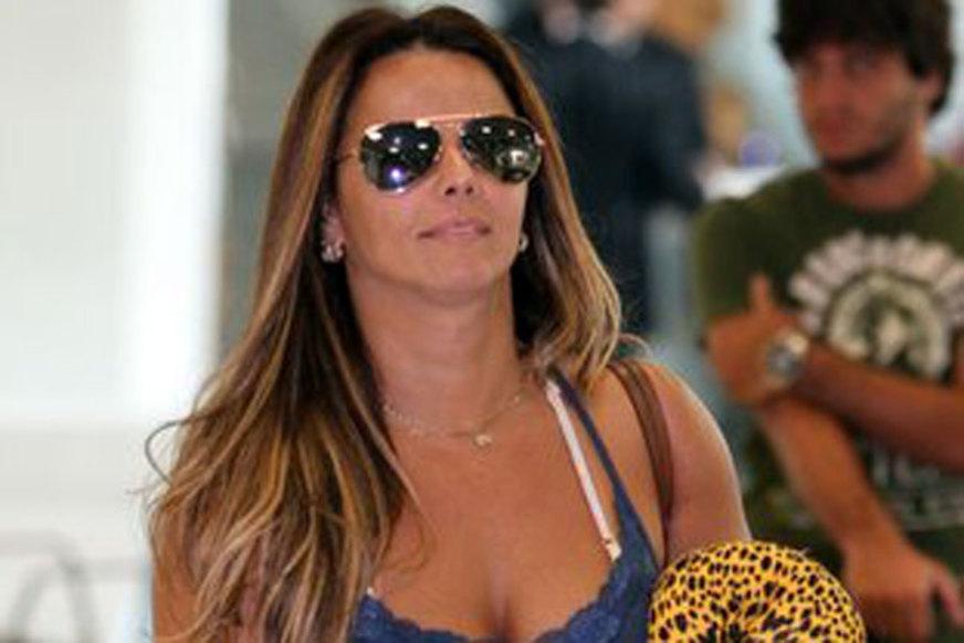 Viviane Araújo chama Nicole Bahls de louca