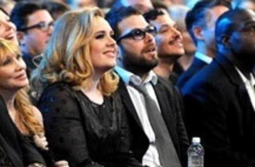 Namorado de Adele é visto comprando possível anel de noivado, diz site