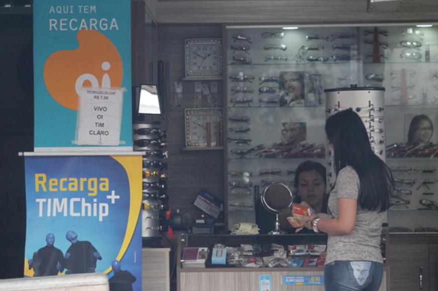 Mesmo com suspensão da Anatel, chips da Oi estão à venda no comércio de Manaus