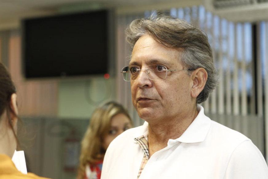 Pauderney e seu vice buscam apoio de feirantes de Manaus