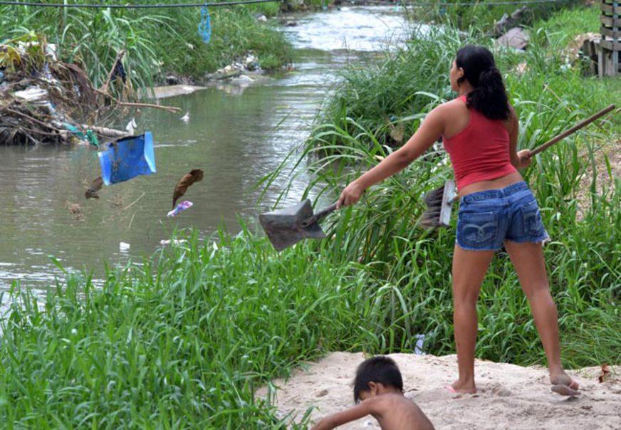 Igarapé do Mindu é ‘condenado à morte’ em Manaus