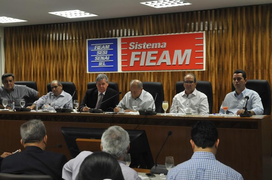 Artur Neto debate proposta com líderes empresários