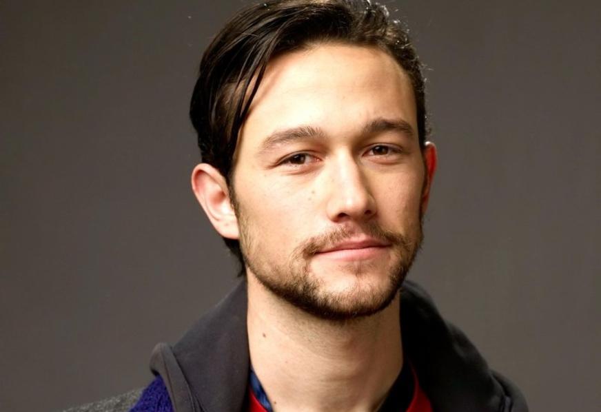 Joseph Gordon-Levitt elogia talento de diretor de ‘Batman’