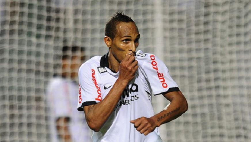 Livre no mercado, Liedson é procurado pelo Santos