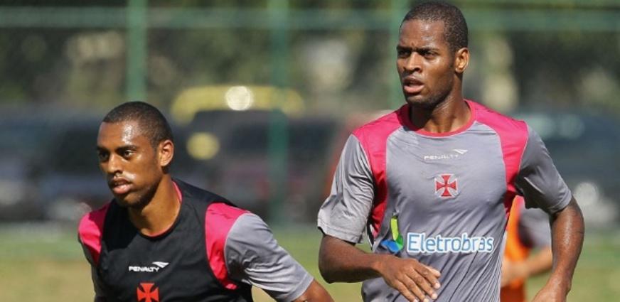 Vasco atinge 5º jogo sem sofrer gol, mas perde defesa ‘perfeita’ contra Corinthians