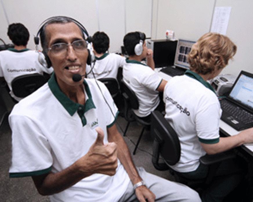 Parentes e amigos celebram missa em memória de Carlos Caldas