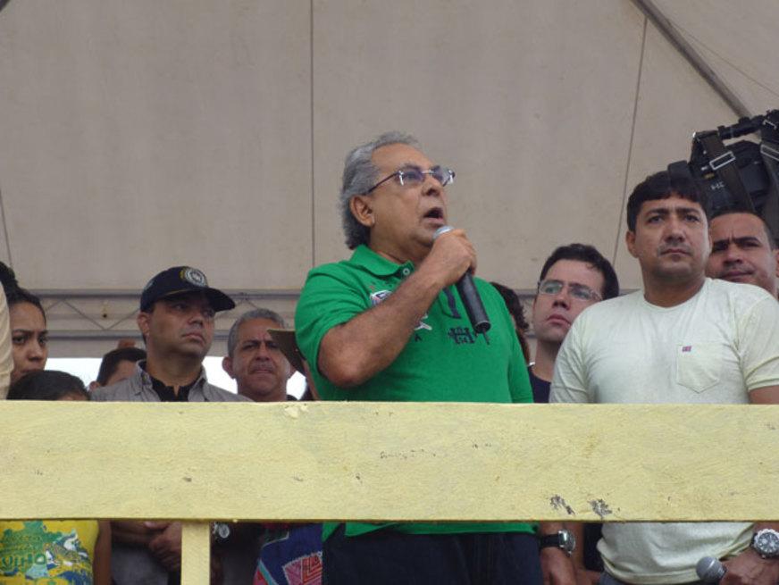 Ex-vice de Amazonino diz que prefeito passa bem