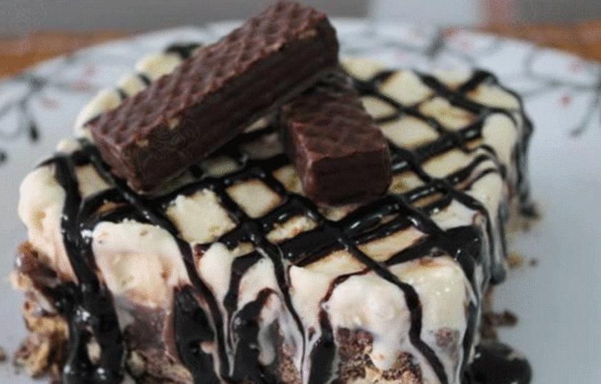 Torta de bis com sorvete