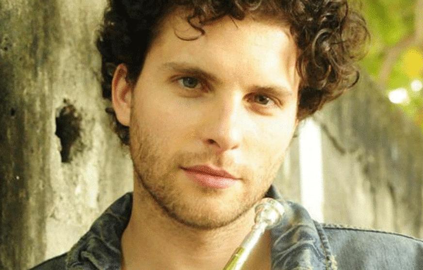 Thiago Fragoso se prepara para novela após sofrer acidente