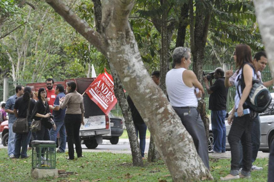 Ufam: Professores mantem greve, sem corte de ponto