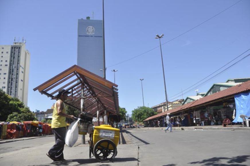 Centro de Manaus reaberto, itinerários readequados