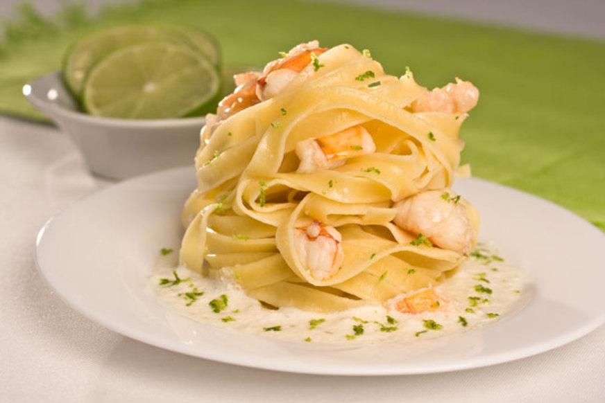 Macarrão com conhaque e limão