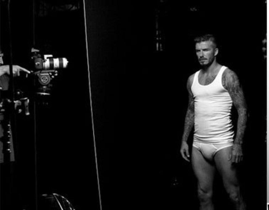 David Beckham posa de cueca para sua marca de roupas