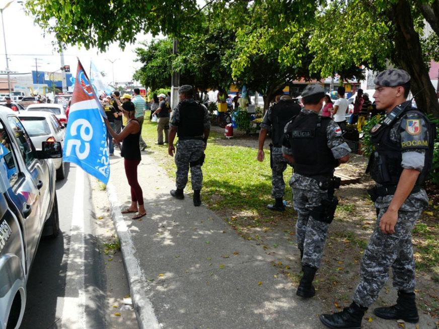 Operação para coibir propaganda irregular é realizada em Manaus