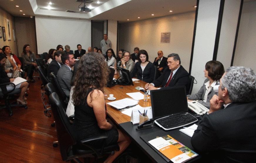 Entidade quer regulamentação de lei que restringe propaganda do cigarro