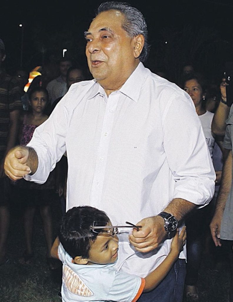 Prefeito de Manaus é internado em hospital paulistano