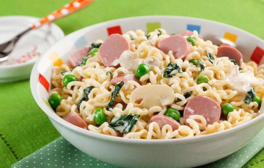 Noodles ao Molho de Vegetais e Salsicha de Frango