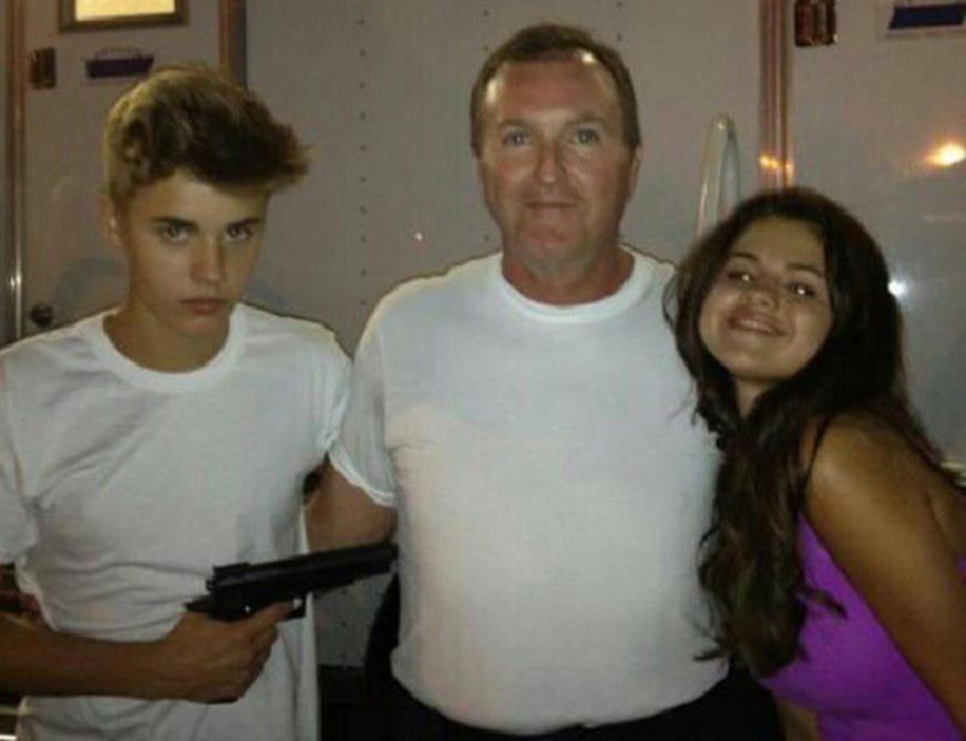 Foto de Justin Bieber com arma causa polêmica na web