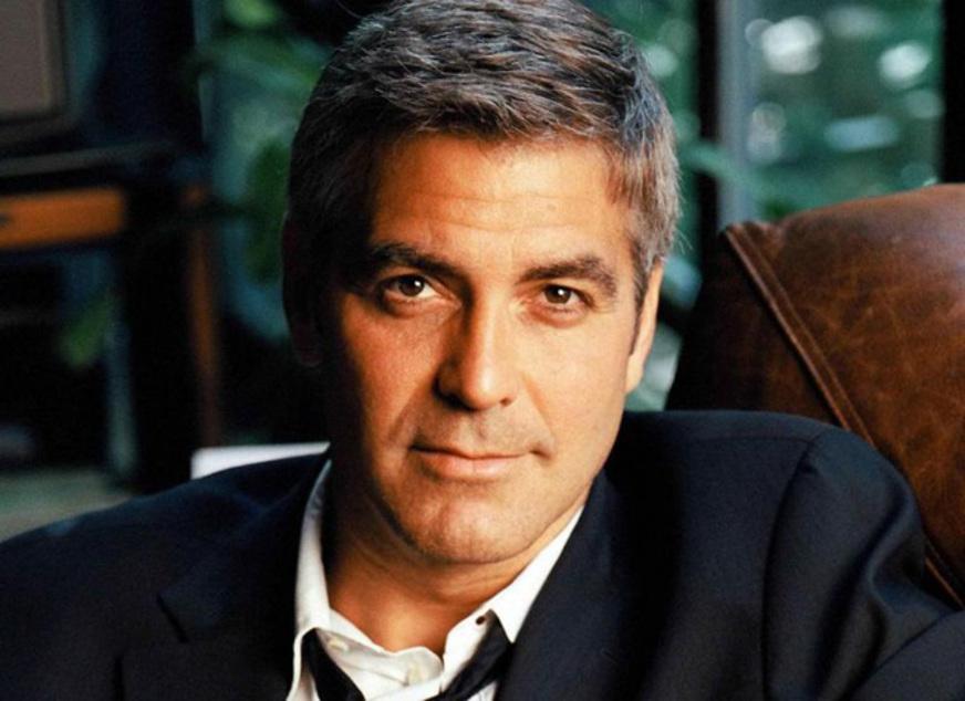 George Clooney está solteiro novamente