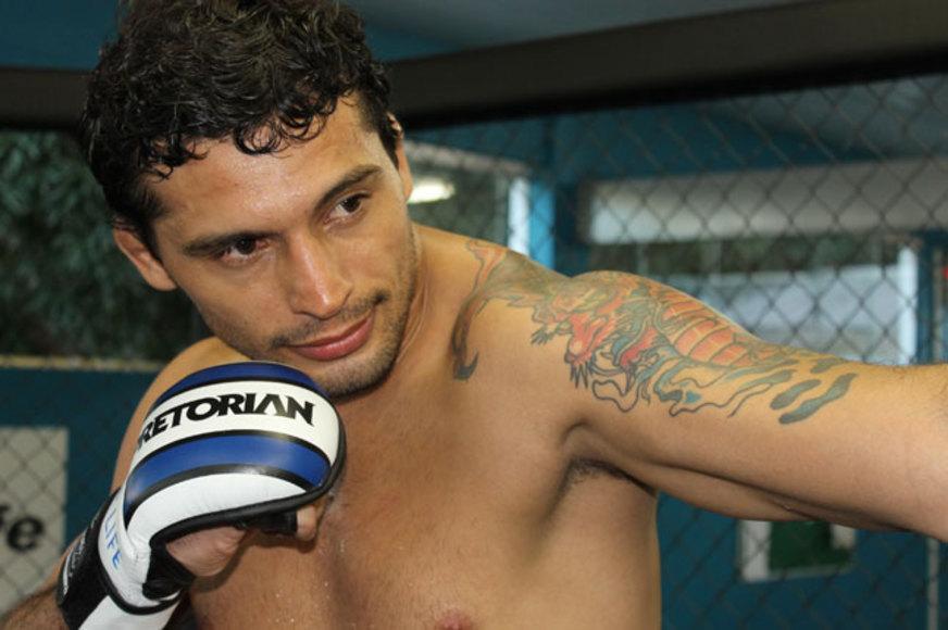 Estreia de lutador amazonense no Strikeforce é adiada