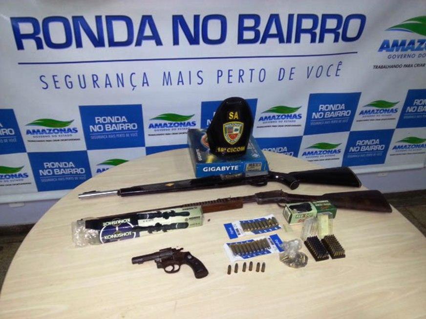 Homem é preso com armas e 149 munições em casa