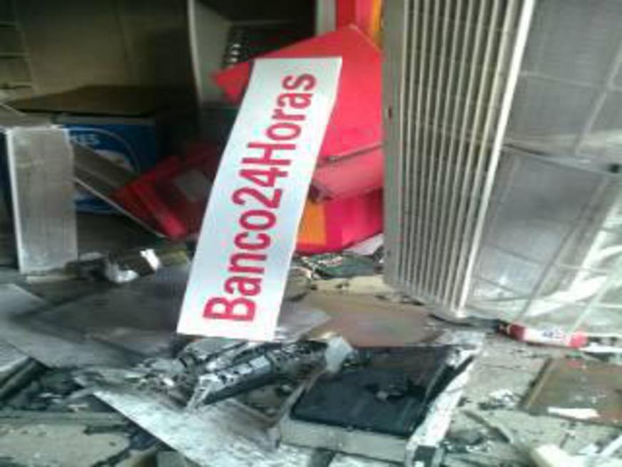 Assaltantes explodem caixa eletrônico na Zona Oeste de Manaus