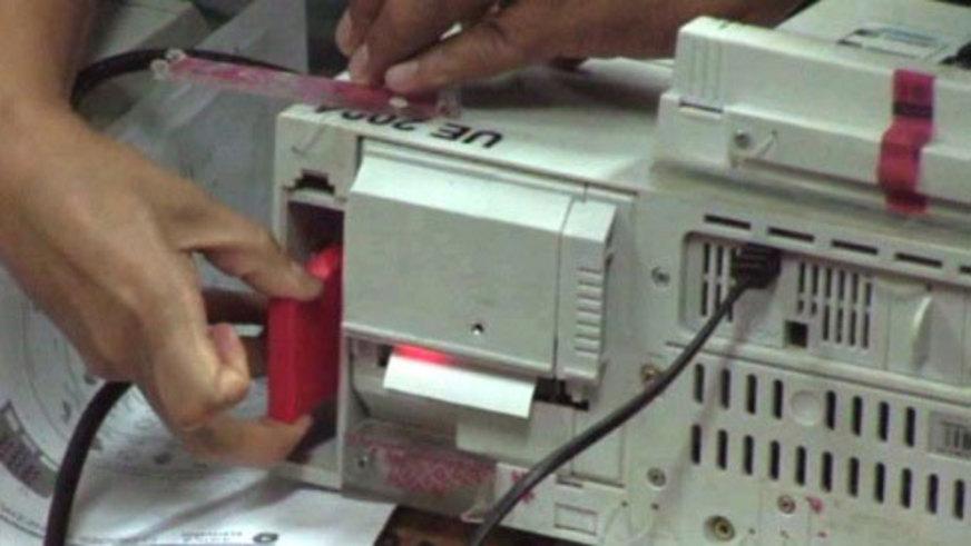 Técnicos preparam os últimos lotes de urna do pólo Manaus