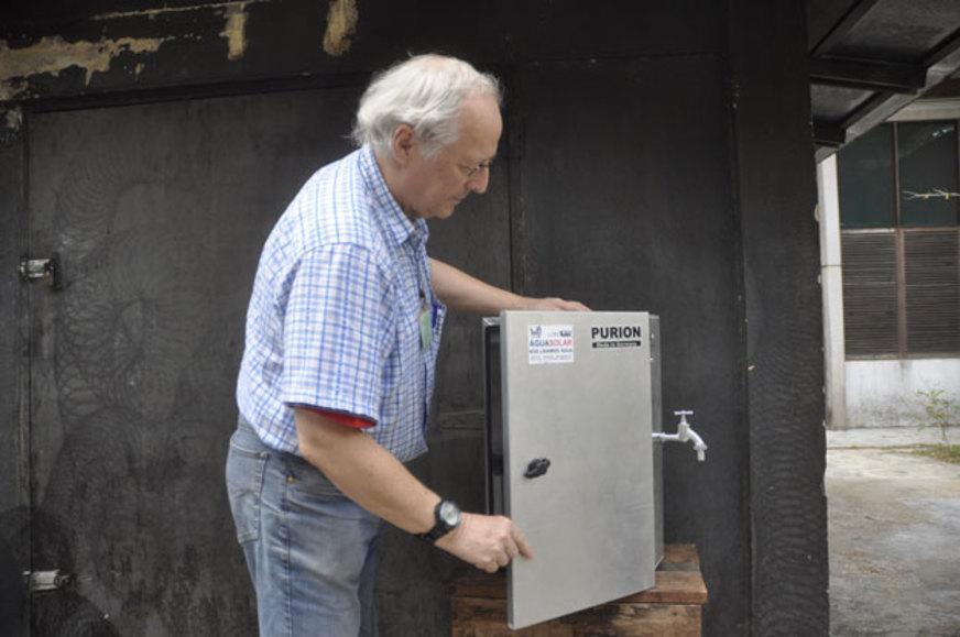 Equipamento desenvolvido no Amazonas purifica a água a partir da luz do sol