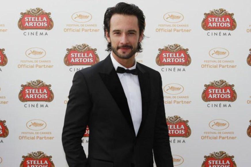 Rodrigo Santoro vai a baile de gala em Nova York