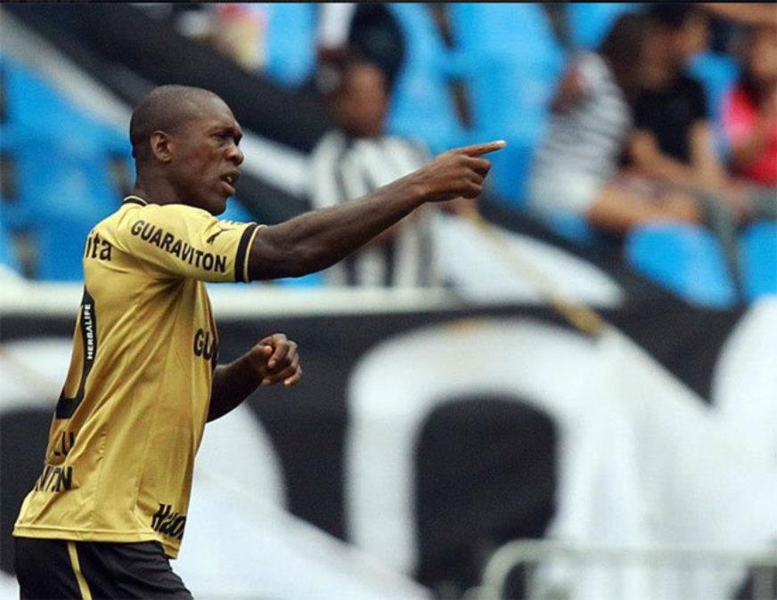 Em tarde de Seedorf, Botafogo empata com Corinthians no Stadium Rio