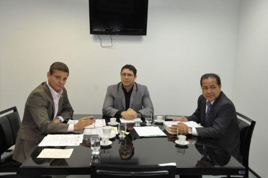 Amazonas Energia tem até a próxima quinta-feira (5) para enviar relatórios sobre “apagões”