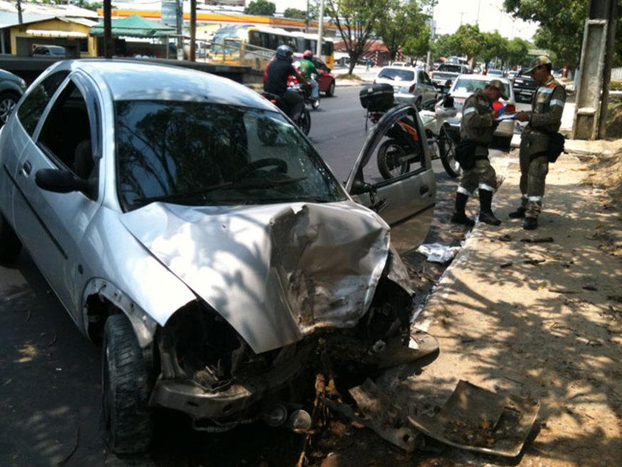 Militar provoca acidente de trânsito na Zona Leste de Manaus