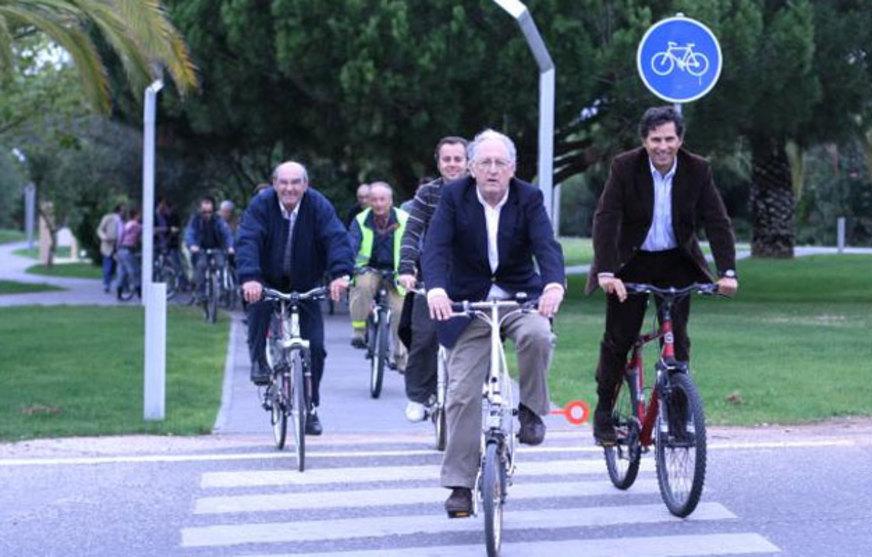 Projeto concede vale-transporte para quem vai trabalhar de ‘bikes’