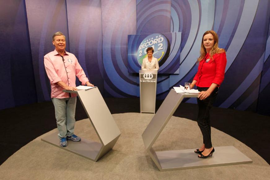 Debate na TV A Crítica: duelo entre Vanessa e Artur