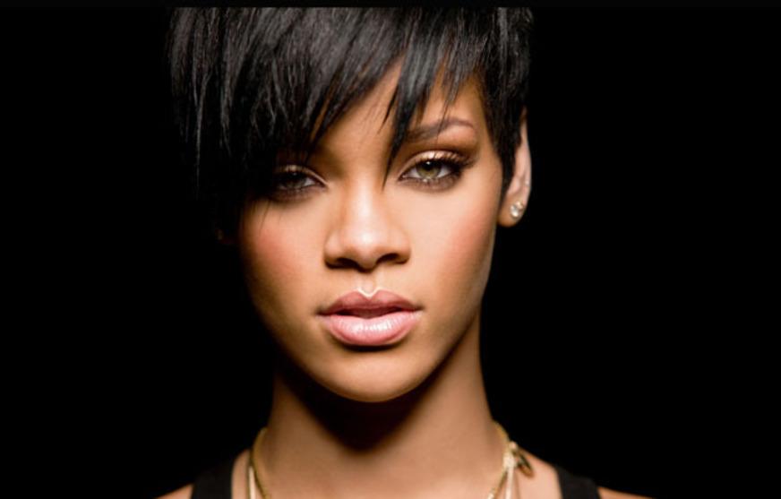 Rihanna janta com mãe de Chris Brown em Beverly Hills