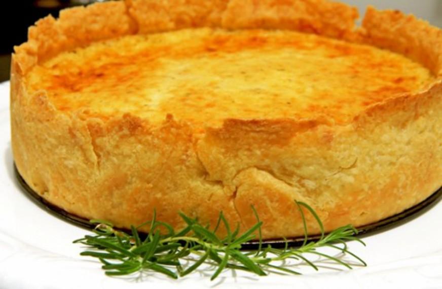 Quiche de alho poró com queijo parmesão