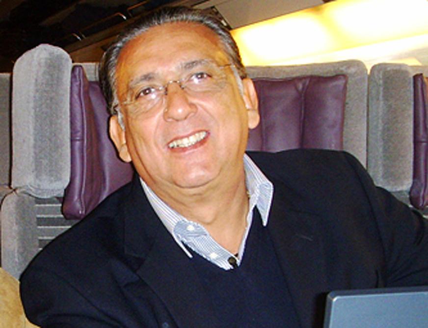 Galvão Bueno é internado com infecção intestinal