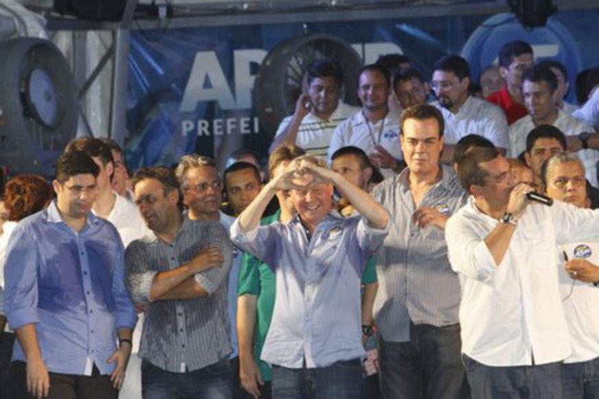 Comício de Arthur reúne cerca de 30 mil pessoas no Alvorada