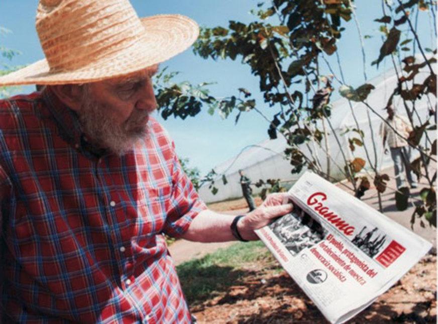 Fidel divulga foto para acabar com boatos sobre sua morte