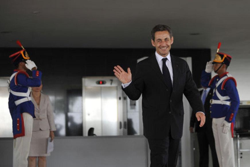 Dilma e o ex-presidente Sarkozy discutem crise na zona do euro
