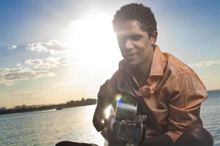 Natiruts se apresenta com show de reggae acústico em Manaus