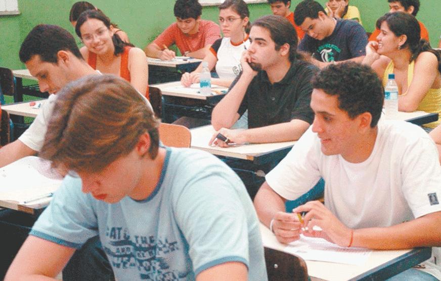 Falta de qualificação entre jovens é causa de desemprego, mostra Unesco